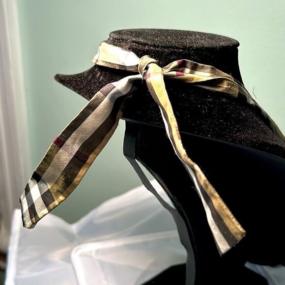 Hand Made Ribbon covered bead necklace with bead accent - Picture 3 of 6